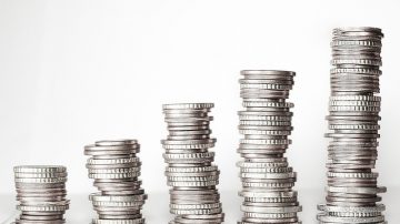 Man Swallows Coins, Magnets To 