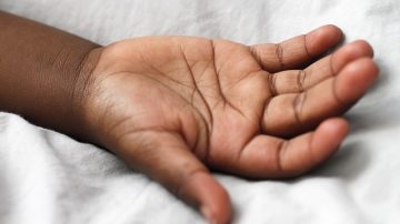 Chinese Man Has To Go To Hospital After Girlfriend Gets Her Hand Stuck In His Mouth