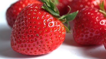 UK Supermarkets Are Warning Customers That The Strawberries Are Too Big