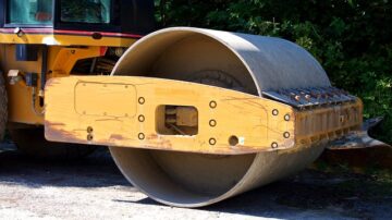 Chinese Workers Lay 1.5-Miles Of New Asphalt In Six Hours To Fix Road