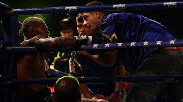 Boxer Loses Hairpiece In The Ring, Blames His Mother's Shampoo