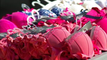 Over Half Of Women Ditch Bras As Soon As They Get Home